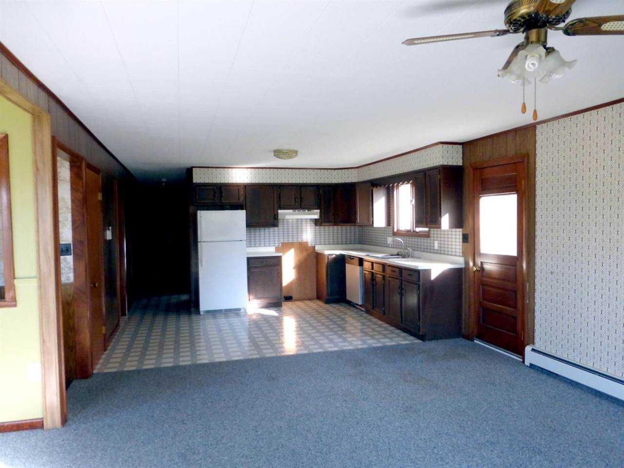 222 Sloan St - Photo 3 of 13