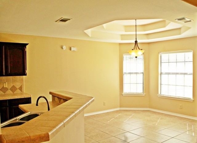 705 Puig Dr - Photo 3 of 10