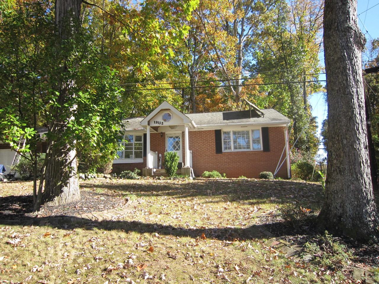 19135 Windsor Rd - Photo 2 of 20