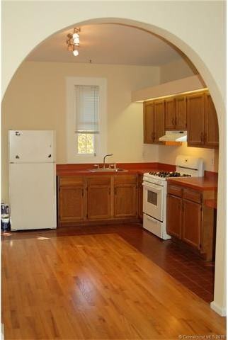 182 Chestnut St - Photo 3 of 10