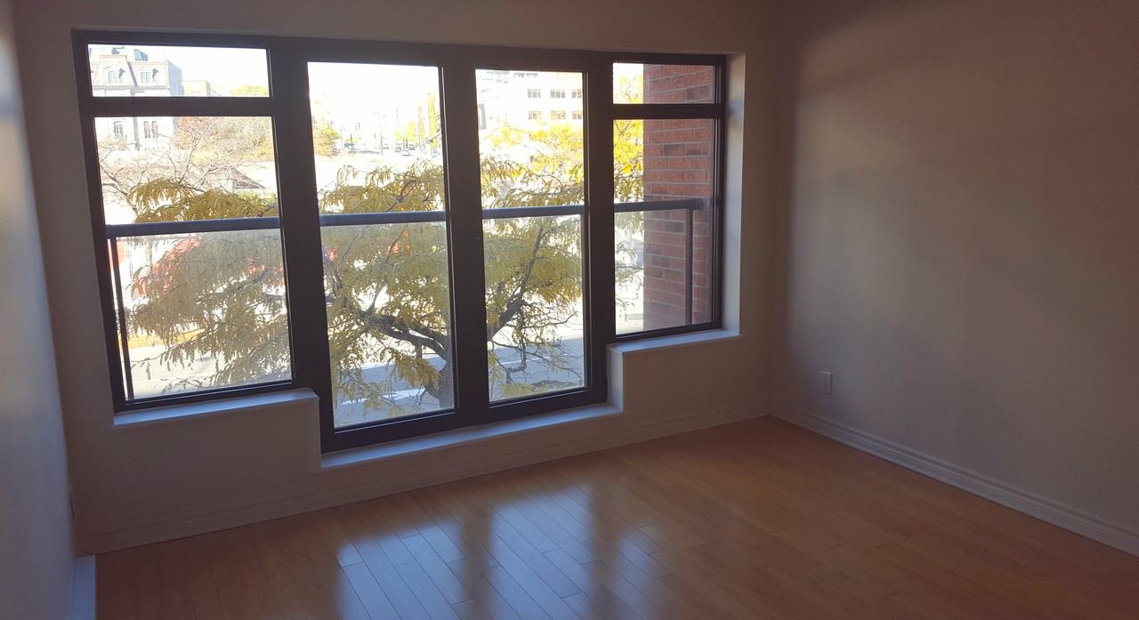 450 Rue Saint Antoine Est #201 - Photo 3 of 8