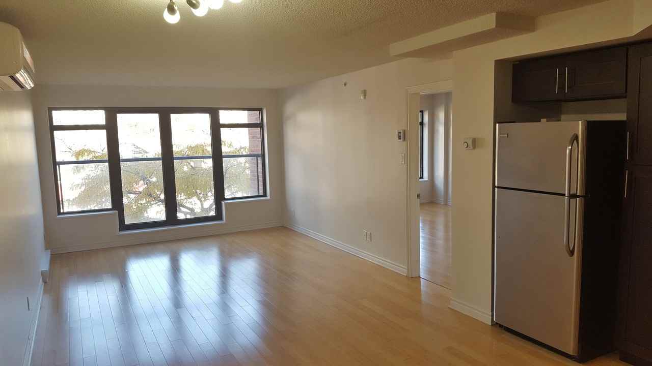 450 Rue Saint Antoine Est #201 - Photo 2 of 8