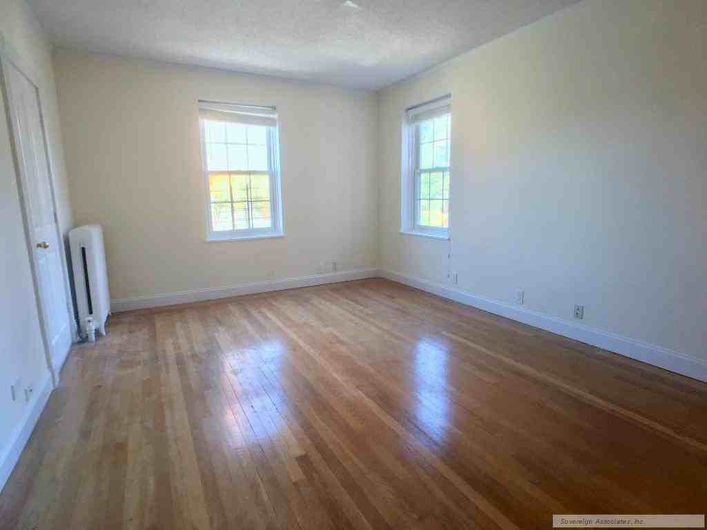 10 Alden Pl #3B - Photo 2 of 12