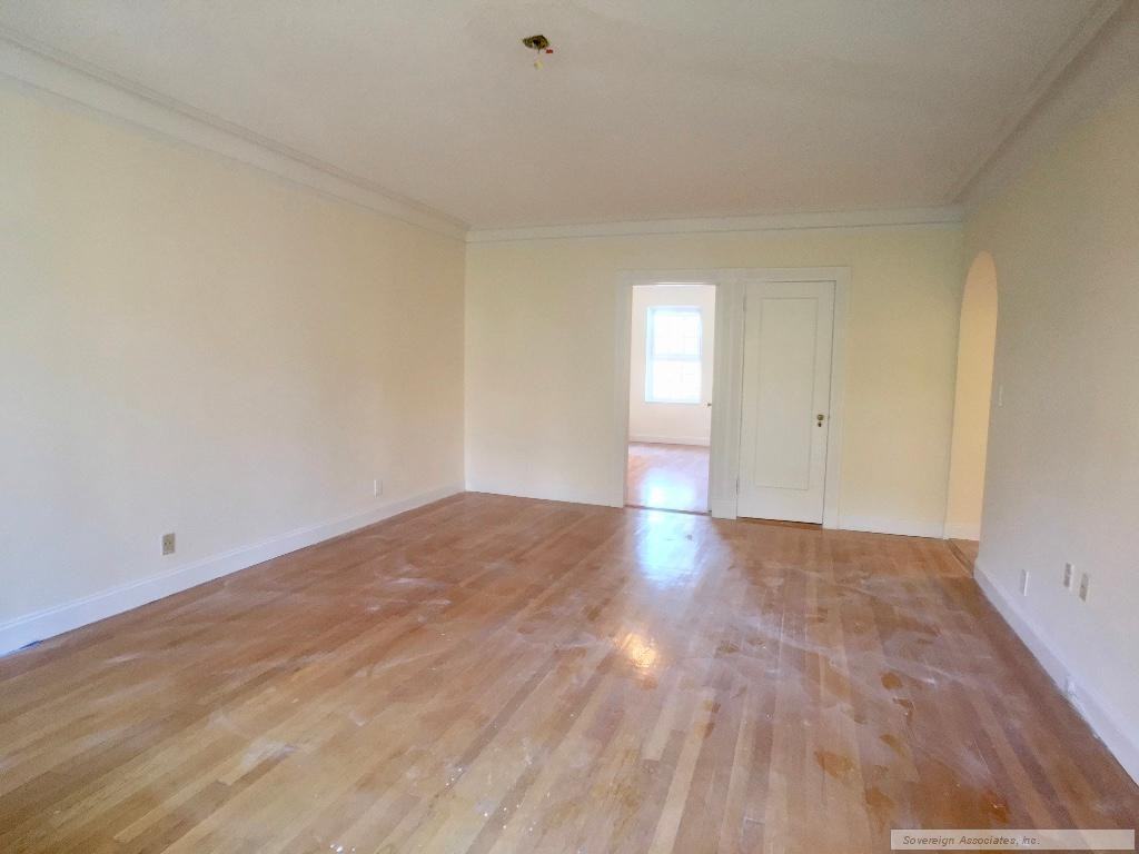 10 Alden Pl #3B - Photo 3 of 12