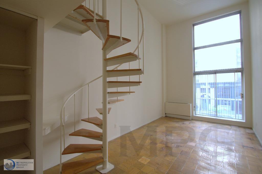 220 E 24th St #2B