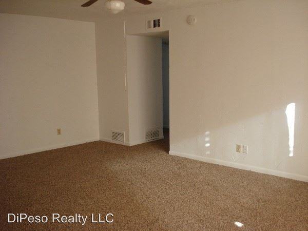 440 N Mark St - Photo 2 of 8