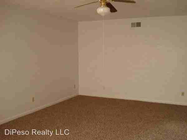 440 N Mark St - Photo 3 of 8