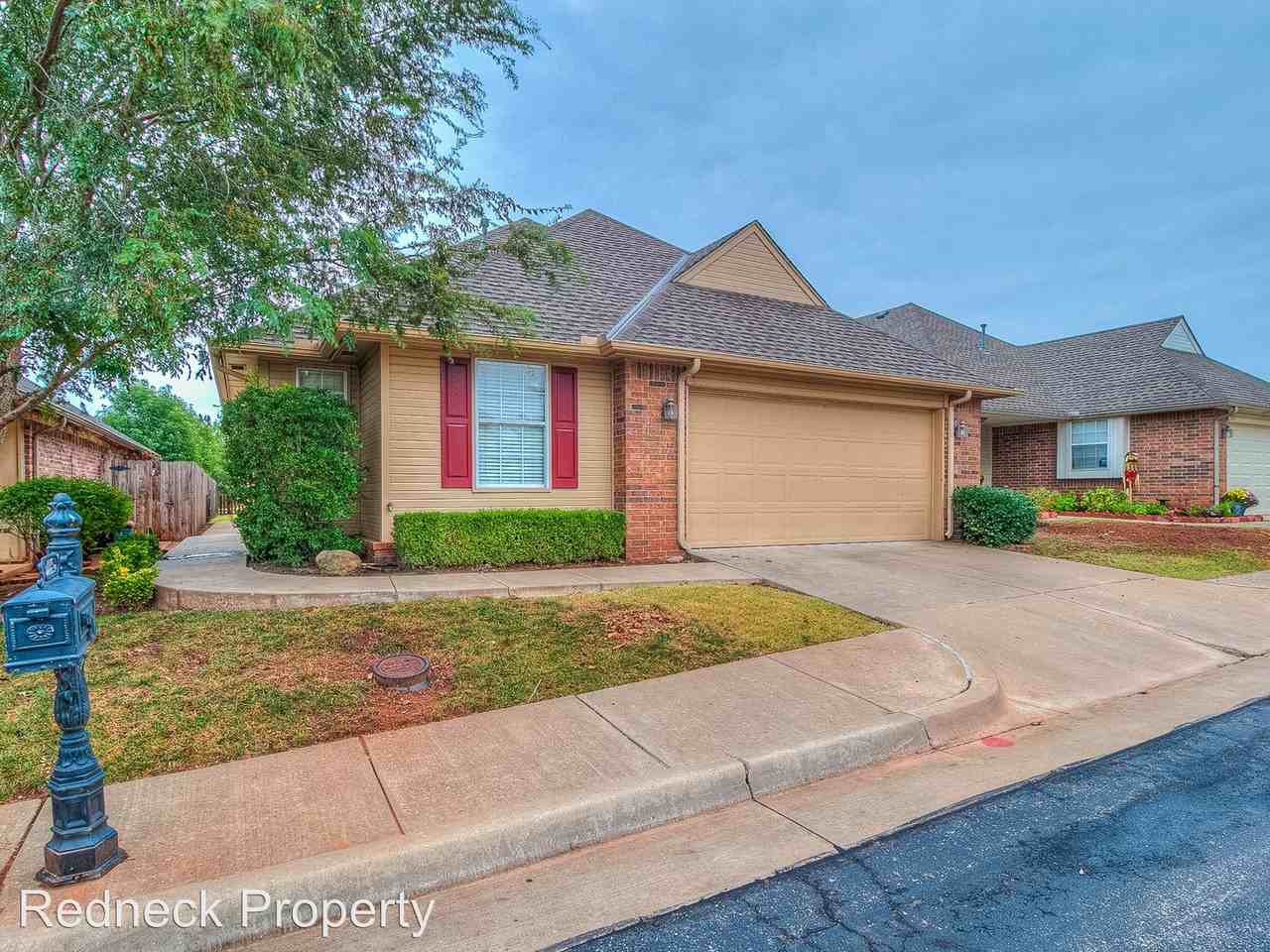 6912 NW 133rd St - Photo 3 of 30