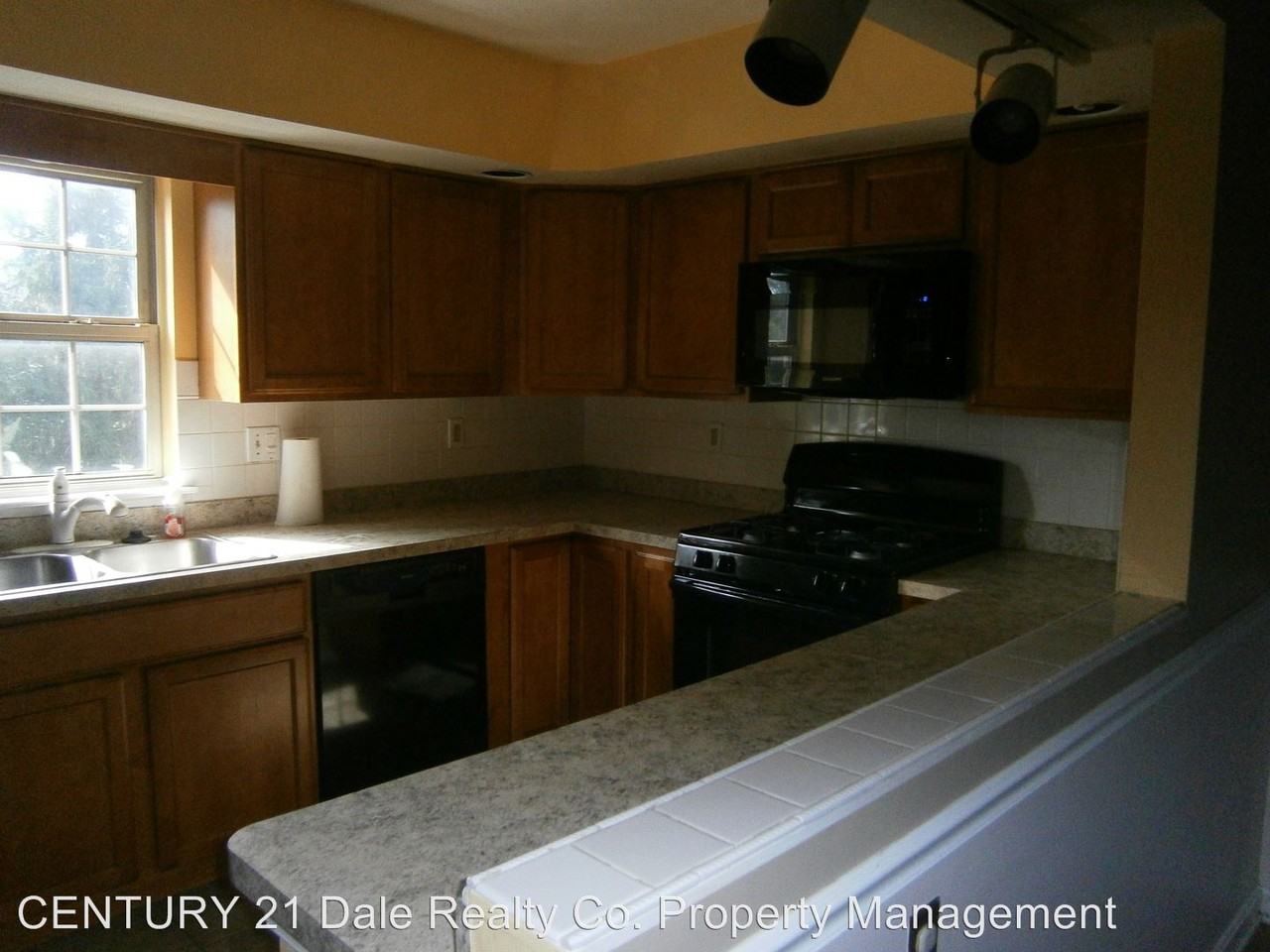 144 Crown Pointe Dr - Photo 2 of 15