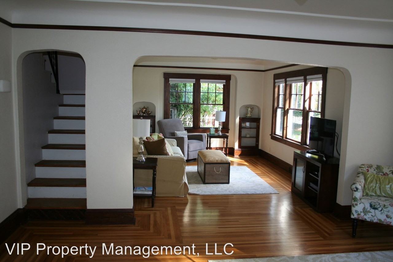 411 Park Dr - Photo 2 of 13