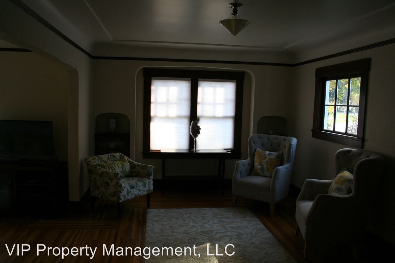 411 Park Dr - Photo 3 of 13