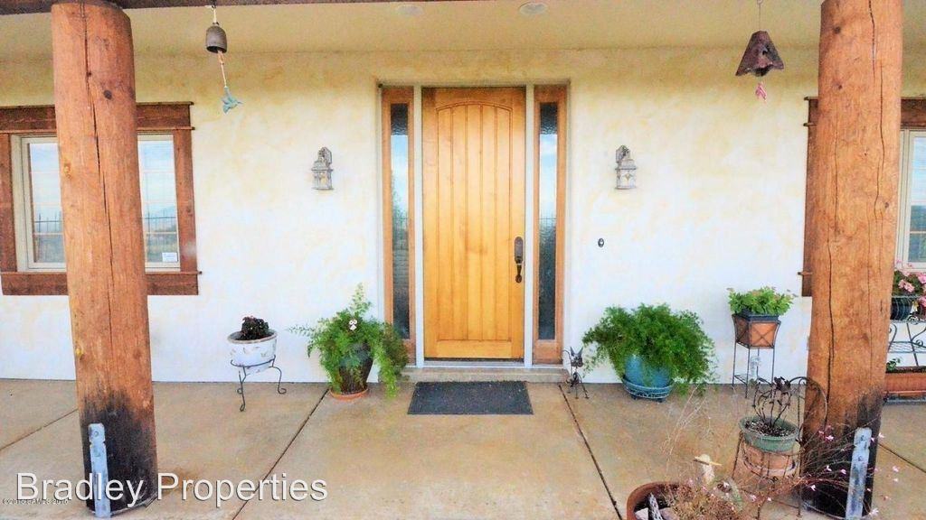 9245 S Bryerly Dr - Photo 2 of 28
