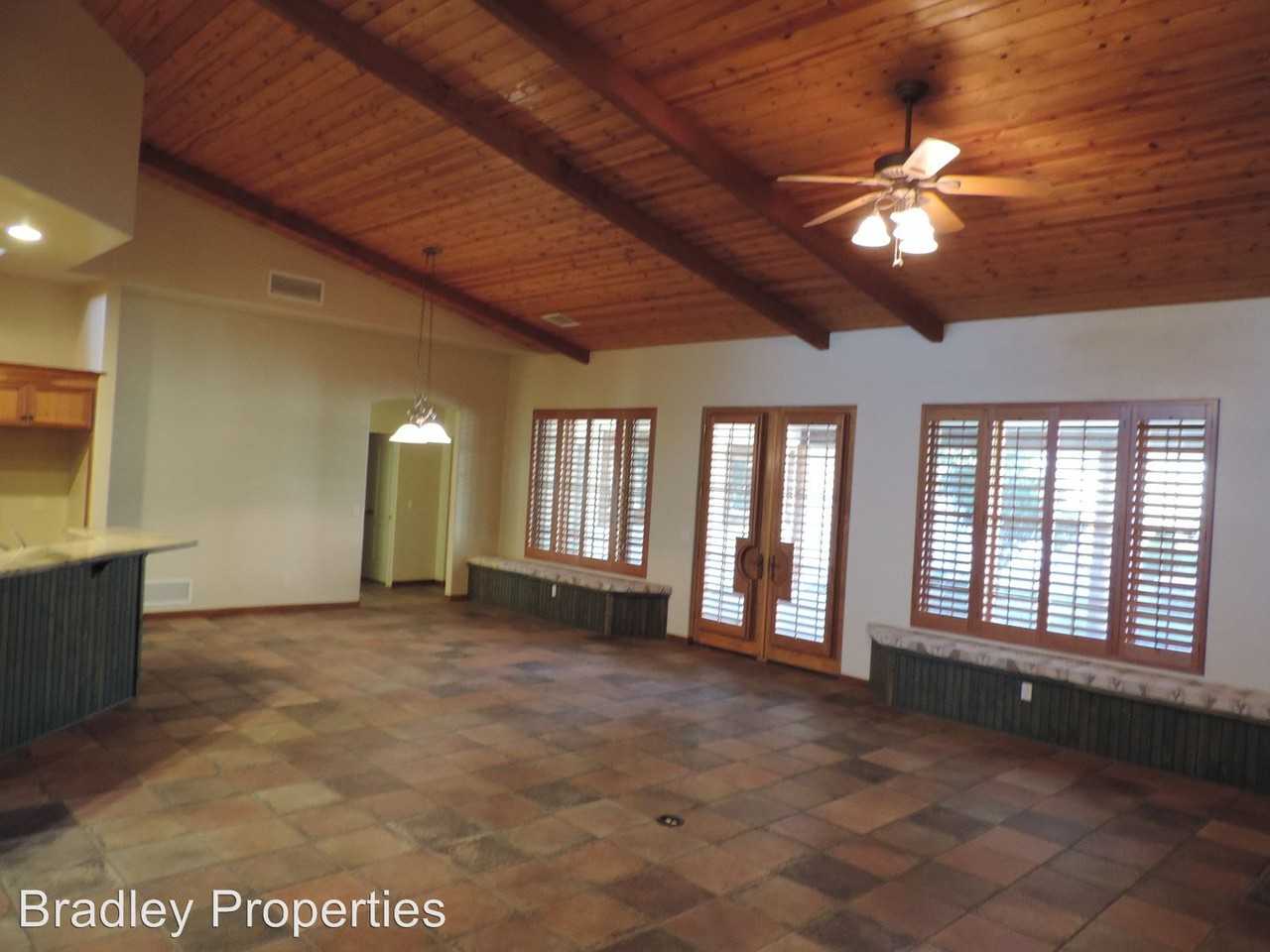 9245 S Bryerly Dr - Photo 3 of 28