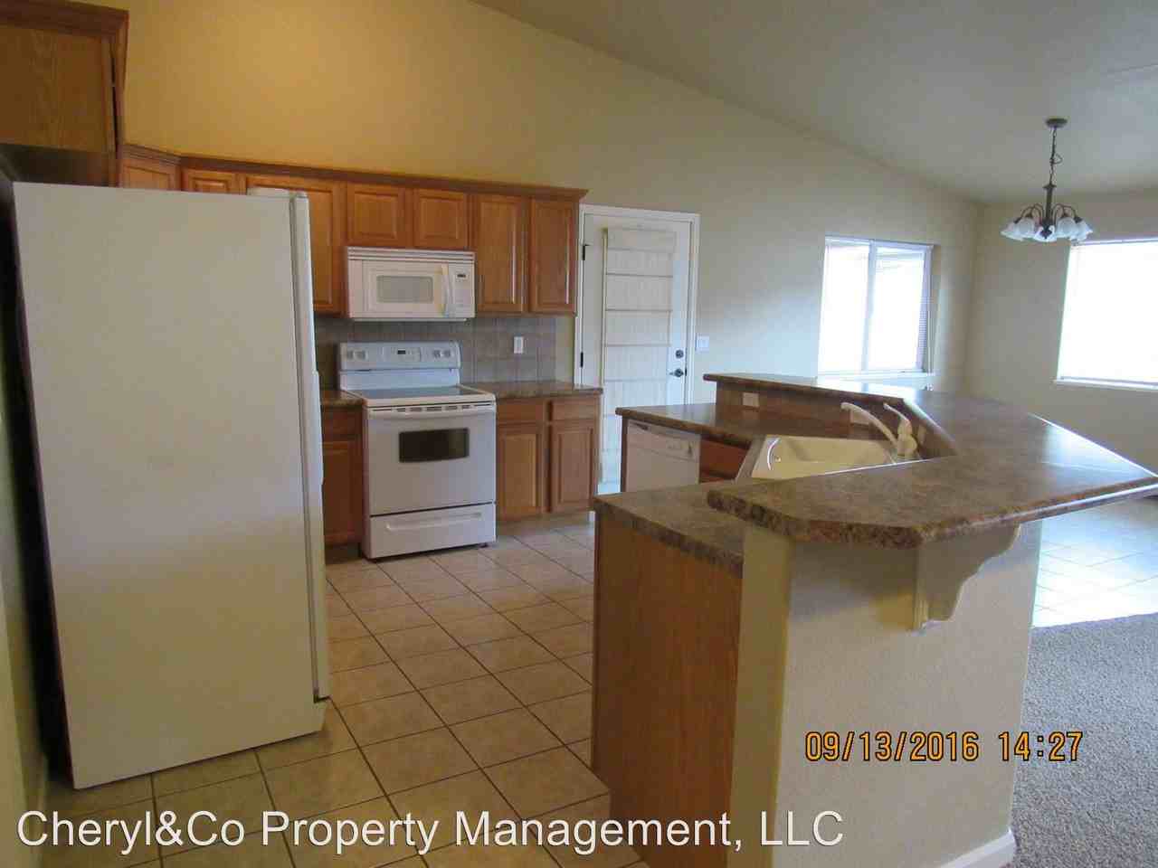 165 Bellis St - Photo 3 of 9