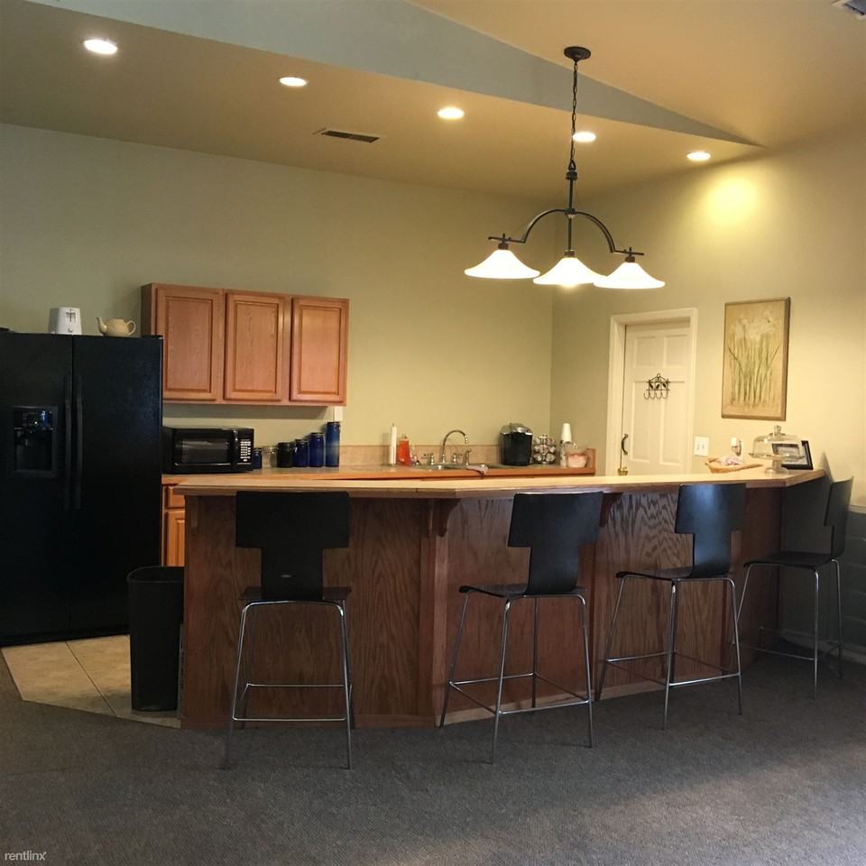 Somerset Apartments - Photo 3 of 5