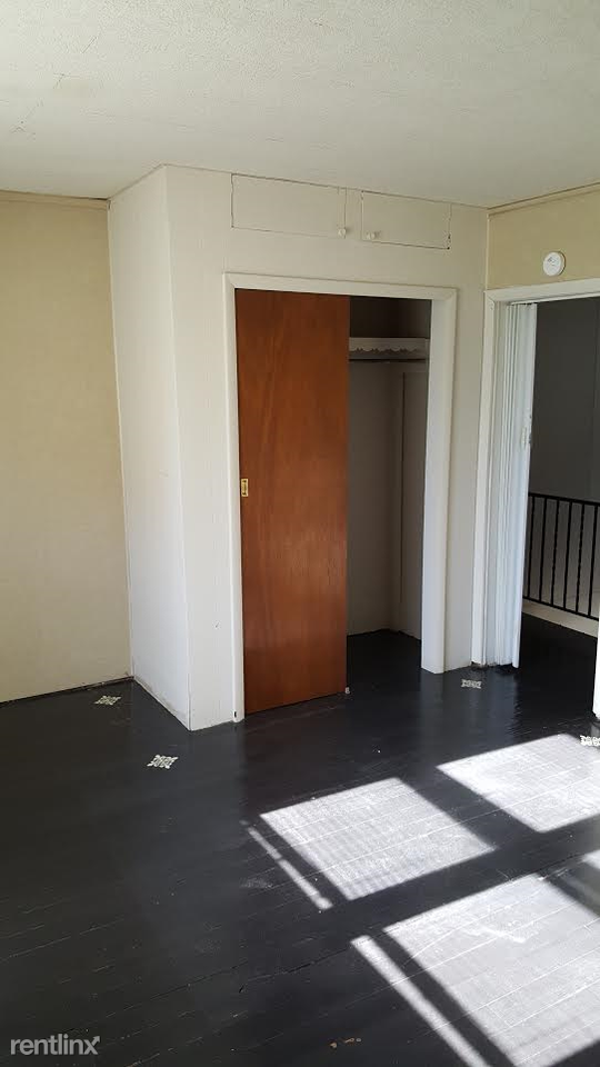 425 W Atlantic St - Photo 3 of 10