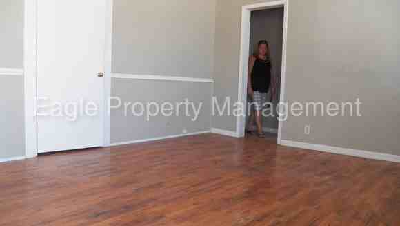 824 3rd Ave SE - Photo 3 of 4