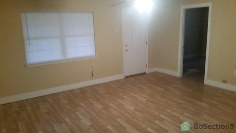 421 Meaher St - Photo 2 of 10