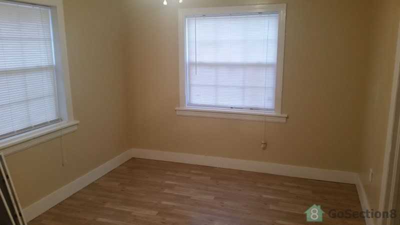 421 Meaher St - Photo 3 of 10