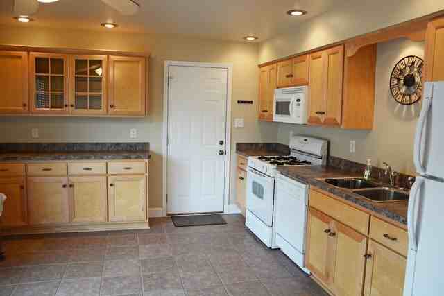 208 Sarah Ave - Photo 3 of 21