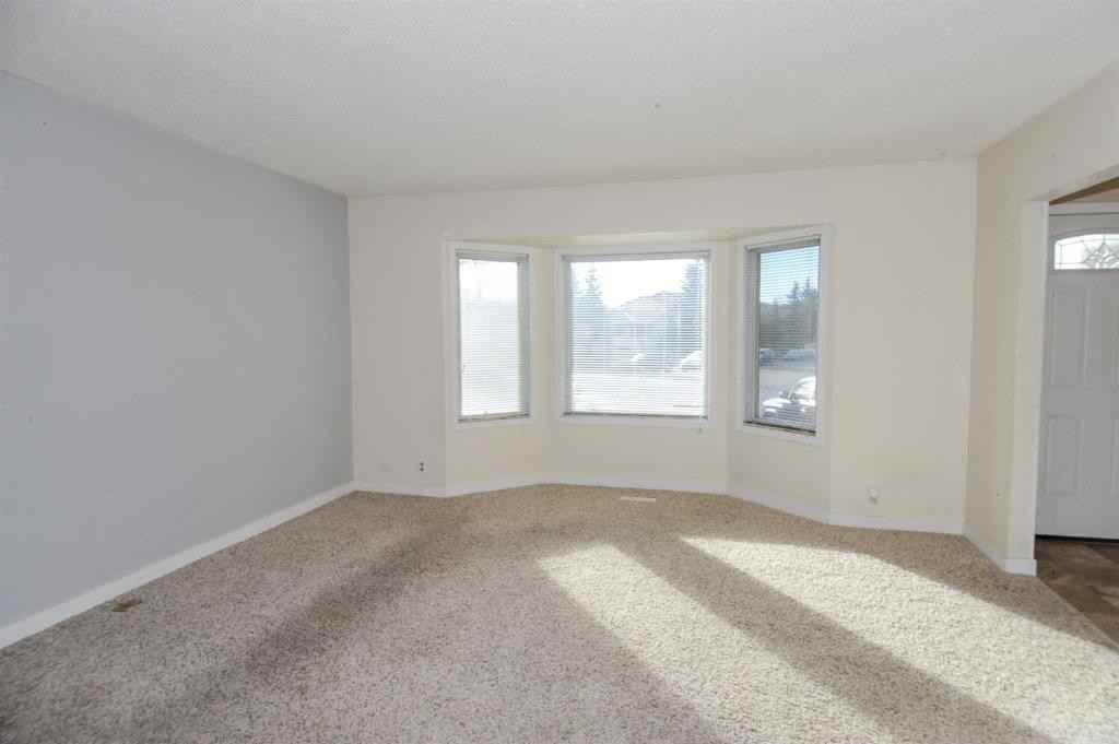 124 Aboyne Pl NE #124 - Photo 3 of 34