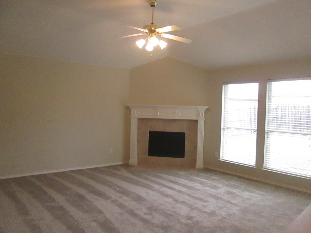 7007 Meadow Bend Dr - Photo 3 of 12