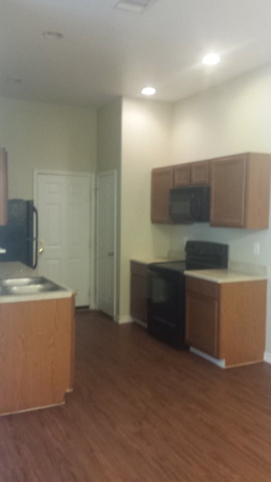 1107 Maple St - Photo 3 of 15