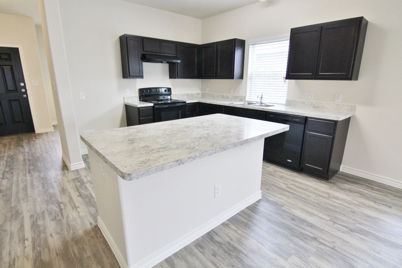 2914 Margeaux Dr - Photo 3 of 10