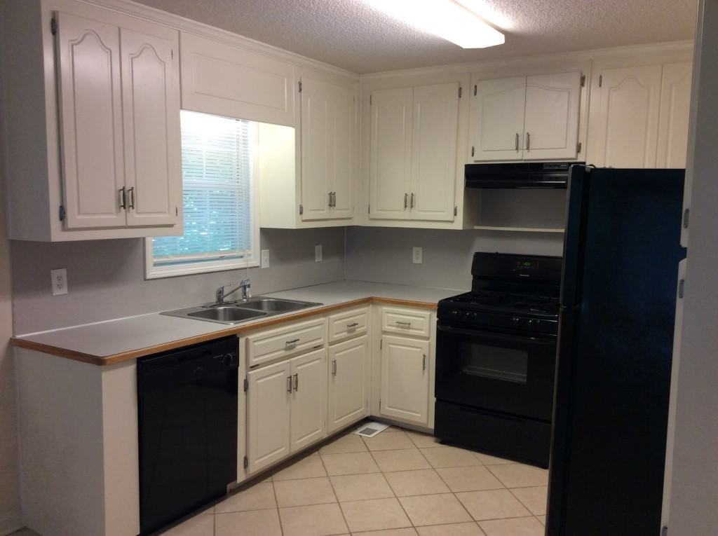 1601 Larkwood Dr - Photo 3 of 8