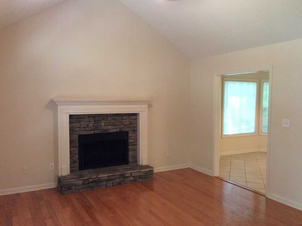 1601 Larkwood Dr - Photo 2 of 8