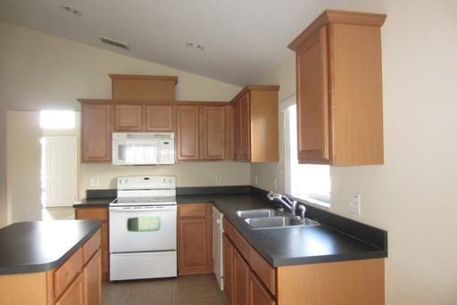 3026 Eagle Crossing Dr - Photo 3 of 13