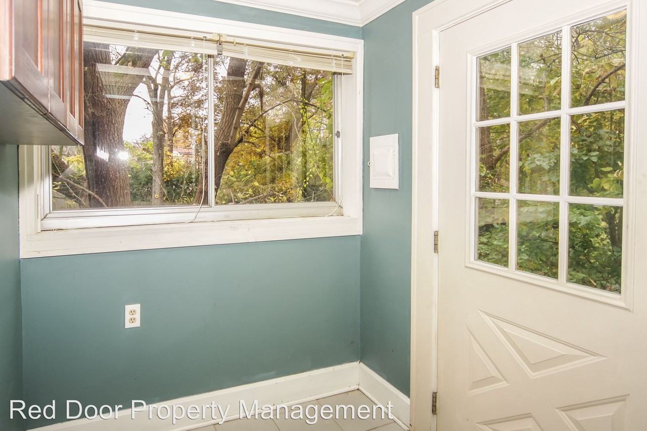 56 N Irvington Ave - Photo 3 of 18