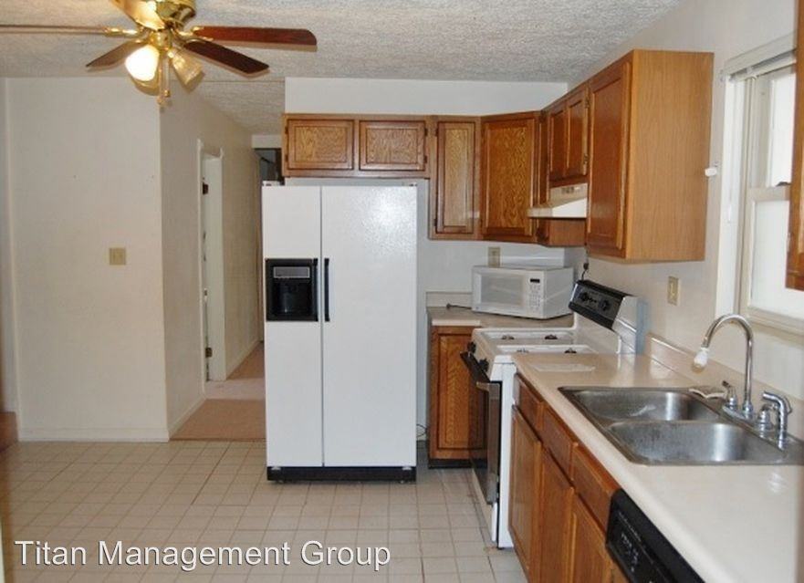 107 Asher St - Photo 3 of 26