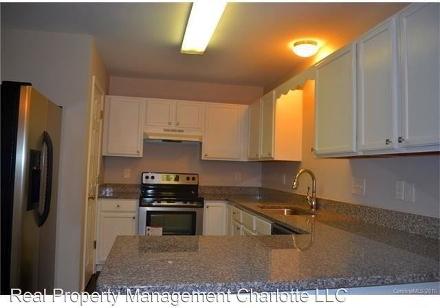 1022 Hickory Nut St - Photo 2 of 7