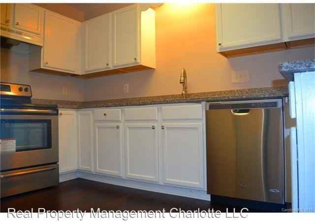 1022 Hickory Nut St - Photo 3 of 7