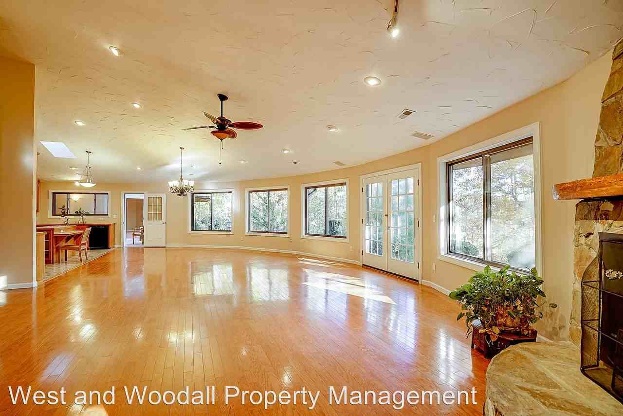 281 Captains Dr - Photo 2 of 24