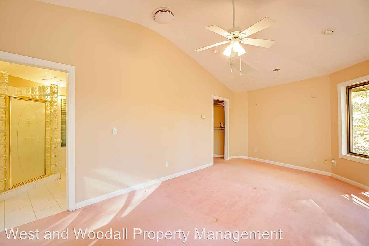 281 Captains Dr - Photo 3 of 24