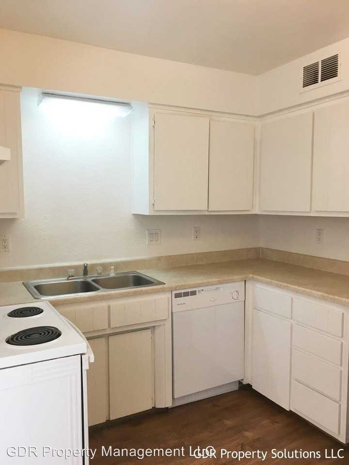 1928 Buena Vista Dr SE #A - Photo 2 of 5