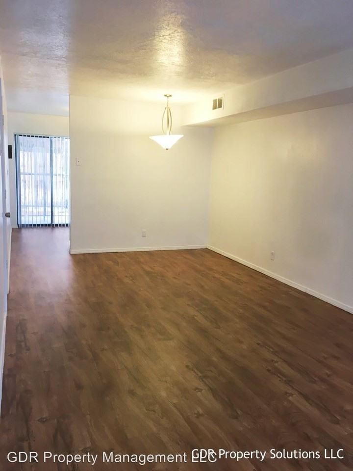 1928 Buena Vista Dr SE #A - Photo 3 of 5