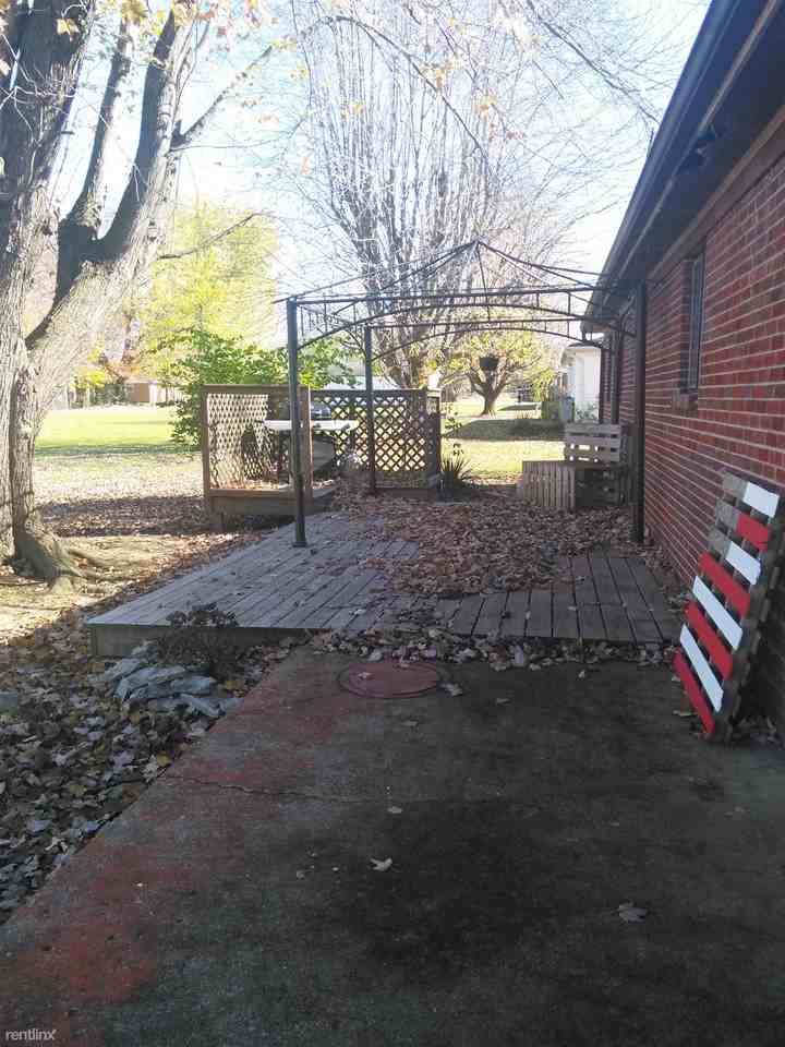 205 Holly Ln - Photo 3 of 3