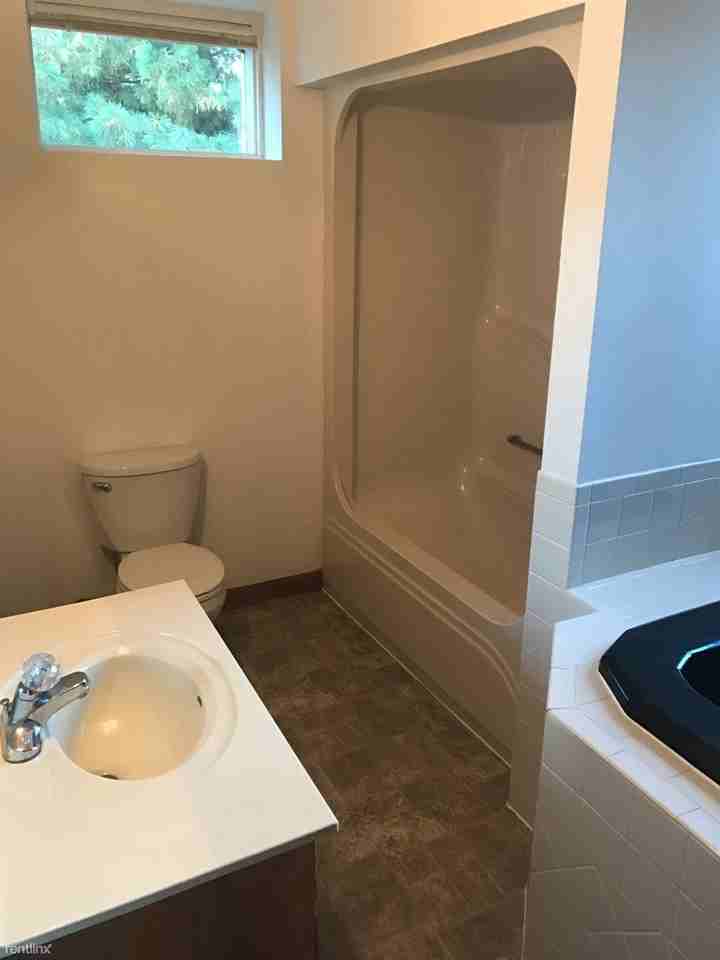 703 Country Club Dr - Photo 2 of 8