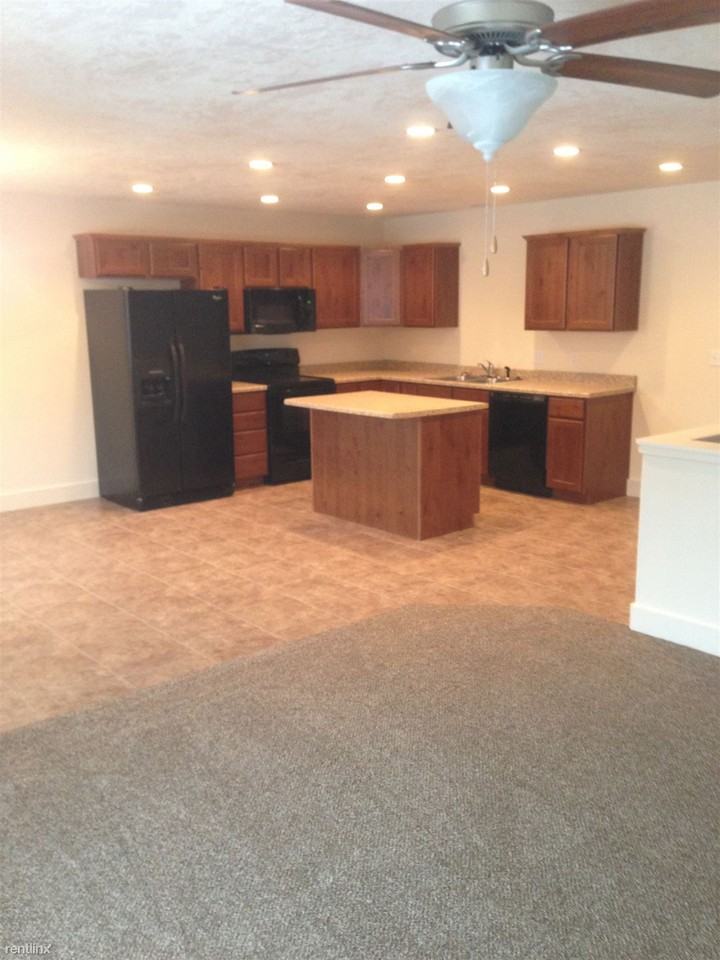 774-798 Adams Dr - Photo 2 of 10