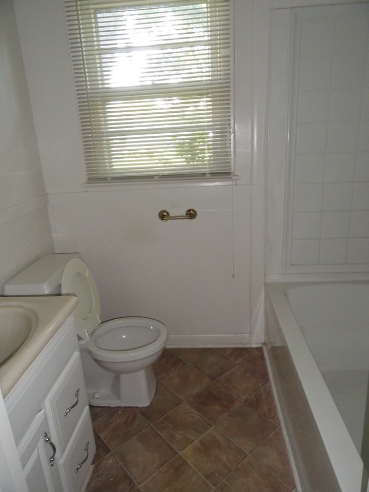 1002 74th St - Photo 2 of 11