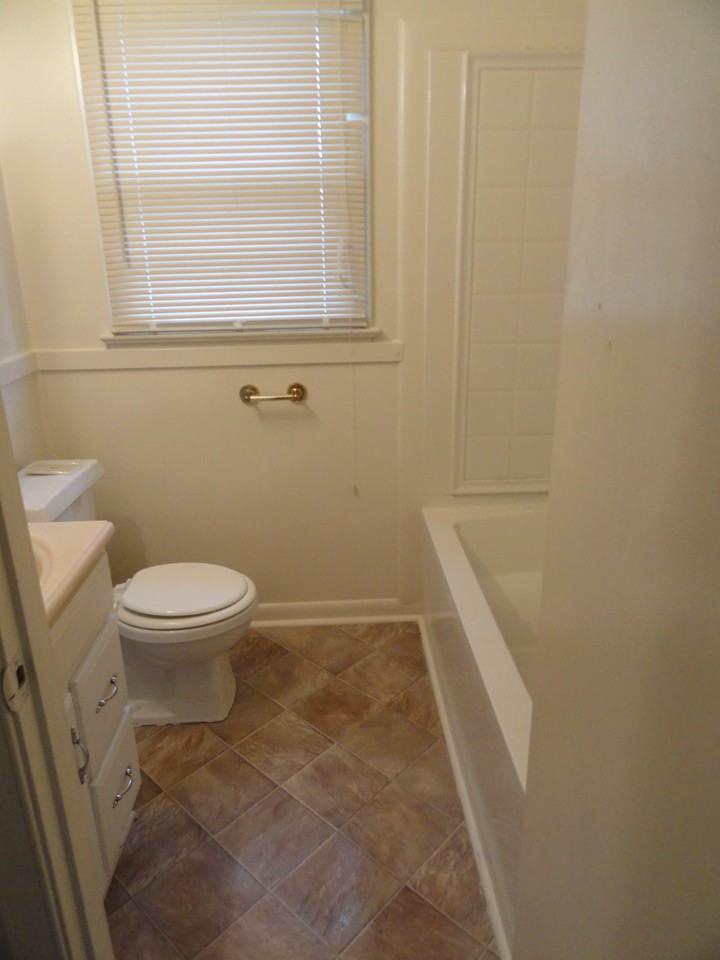 1002 74th St - Photo 3 of 11