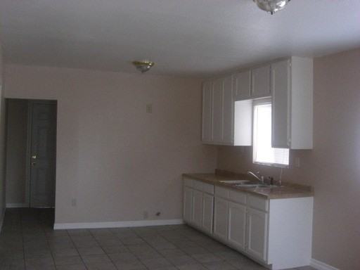 11809 Compton Ave - Photo 3 of 6