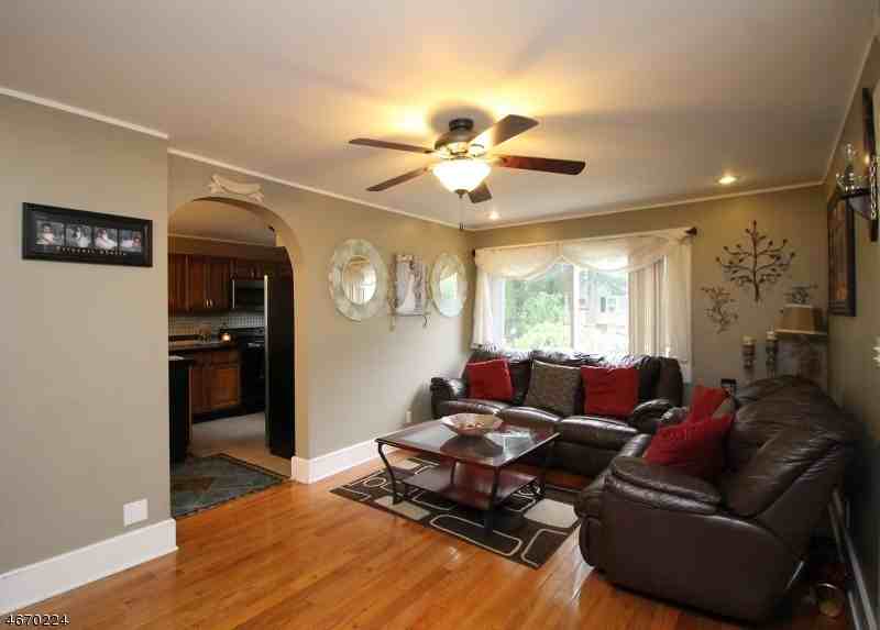 132 Dupont Ave - Photo 2 of 16