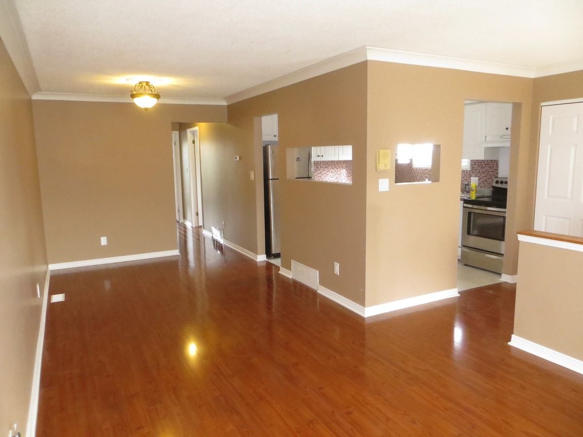 967 Warburton Crescent - Photo 3 of 5