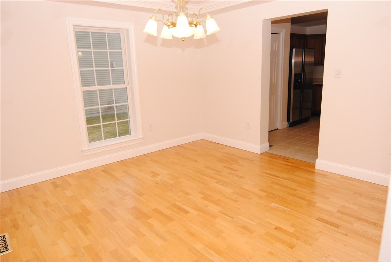 7 Courtney Ln - Photo 2 of 27