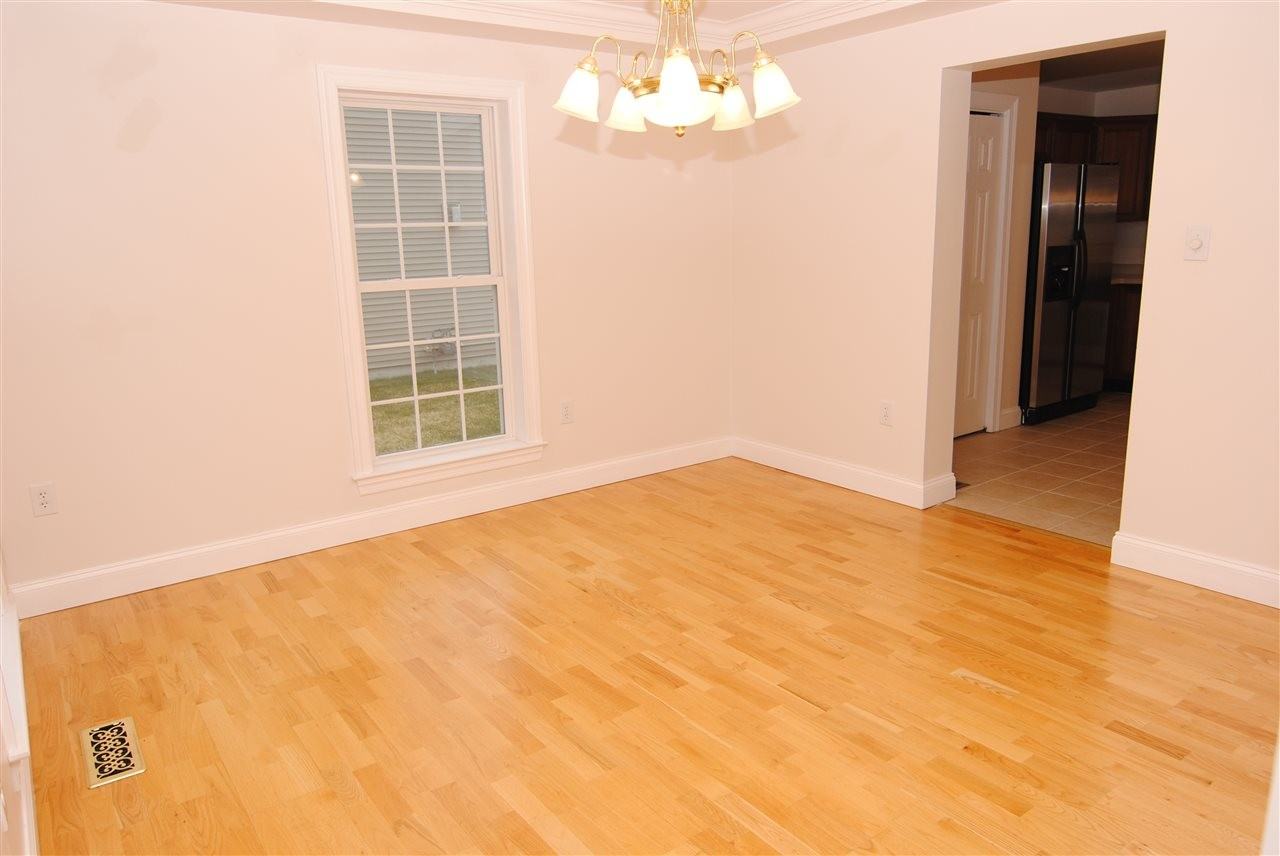 7 Courtney Ln - Photo 3 of 27