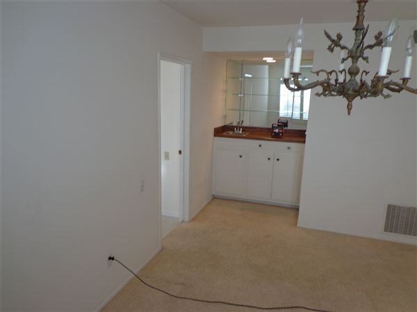 385 Winslow Ave - Photo 2 of 10